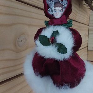Vintage 1998 Avon Victorian Ladies Christmas red dress white hand warmer 5" tall